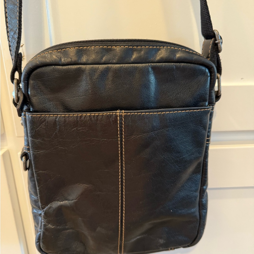 Leather‎ City Crossbody “An American Brand”, 100% black leather by John Georges
